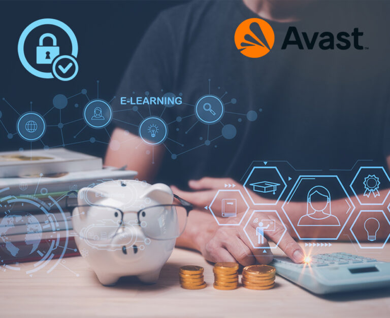 Konzept des Sparens für den Bildungsfonds: Der Mensch berechnet mit Taschenrechner die Budgetausgaben für die Studiengebühren an Universität oder Hochschule