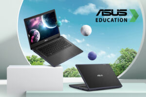 Zwei robuste ASUS Education Notebooks für den digitalen Schulalltag vor einer futuristischen Lernumgebung